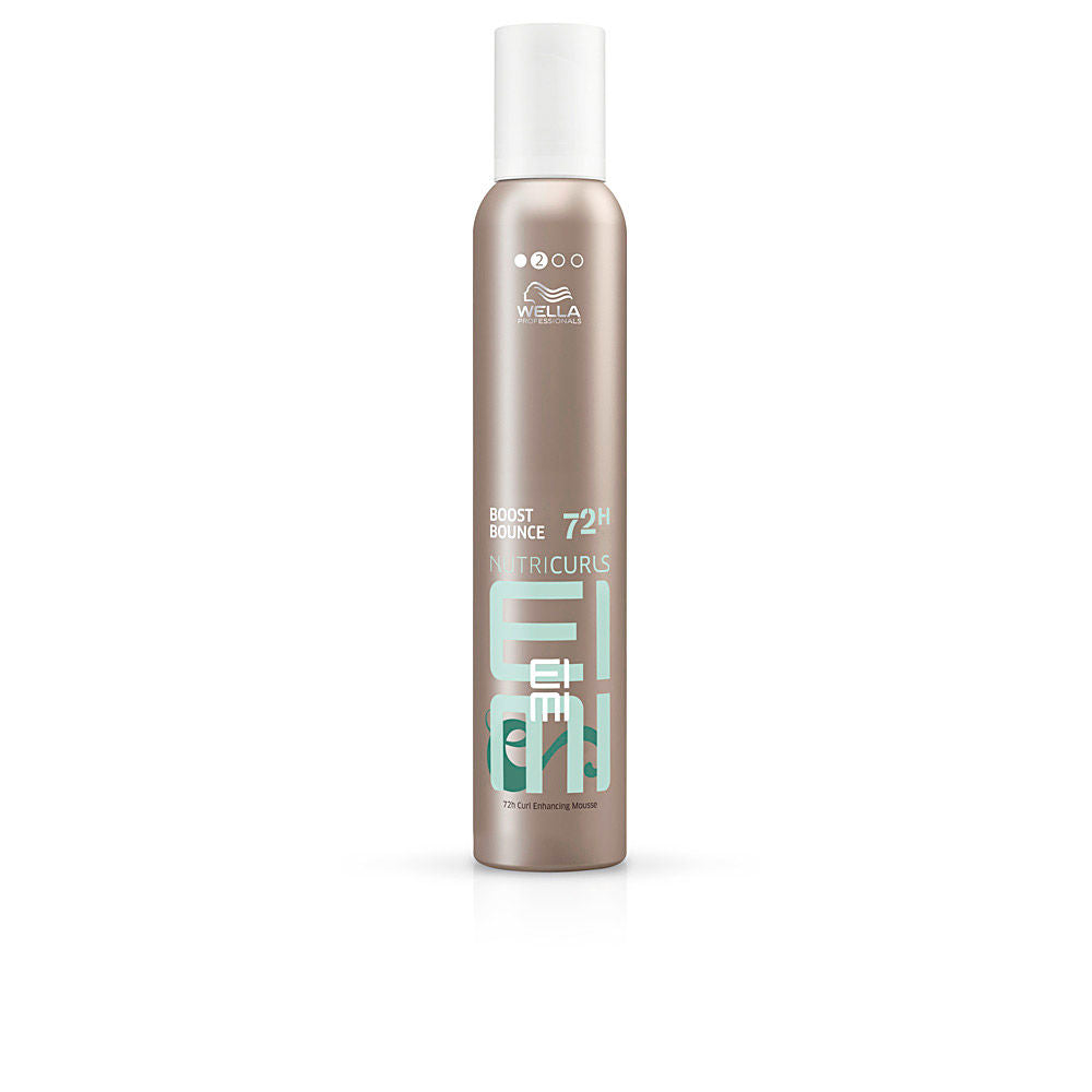 Mousse définition pour cheveux bouclés